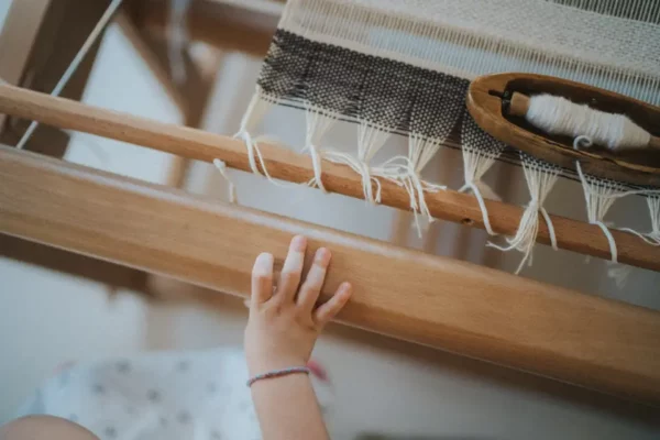 particolare lavorazione tessitura a mano