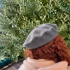 basco Cromia color grigio melange indossato